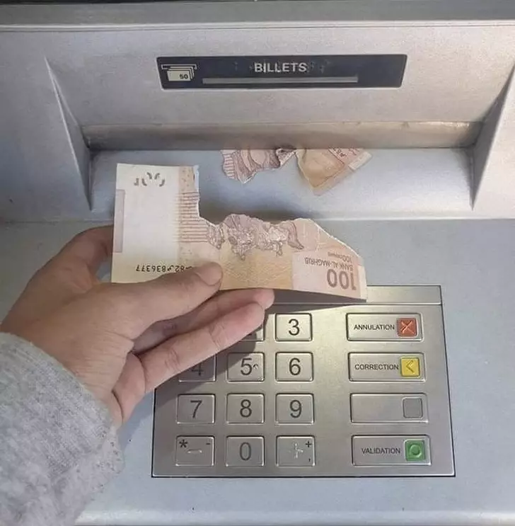 momen malu karena ceroboh Berbagai sumber