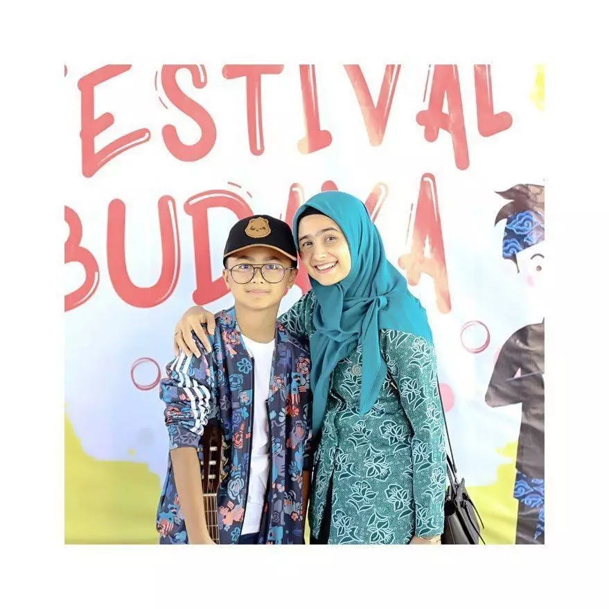pemain FTV bareng anak tirinya © 2020 brilio.net pemain FTV bareng anak tirinya © 2020 brilio.net