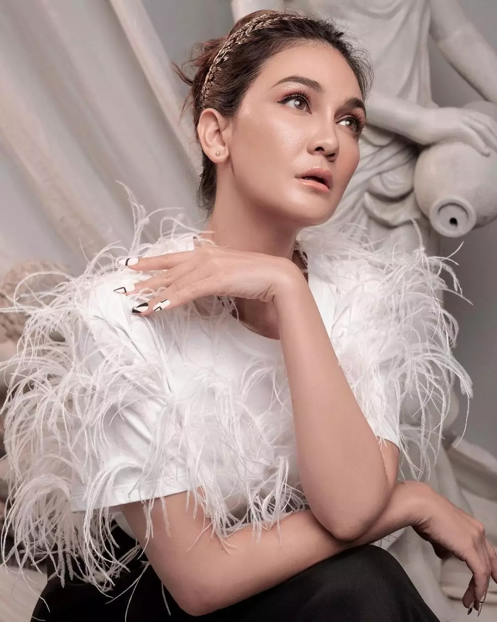 pemotretan Luna Maya bertema Dewi Yunani © Instagram