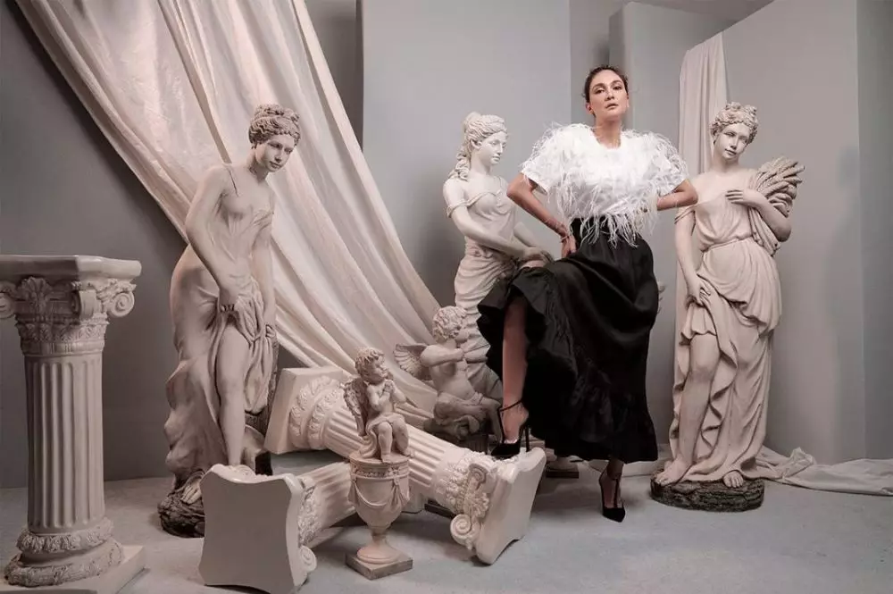 pemotretan Luna Maya bertema Dewi Yunani © Instagram
