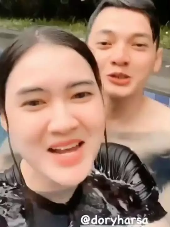 Nella Dorry renang © Instagram Nella Dorry renang © Instagram