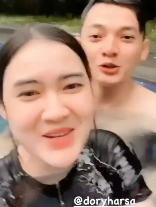 Nella Dorry renang © Instagram Nella Dorry renang © Instagram