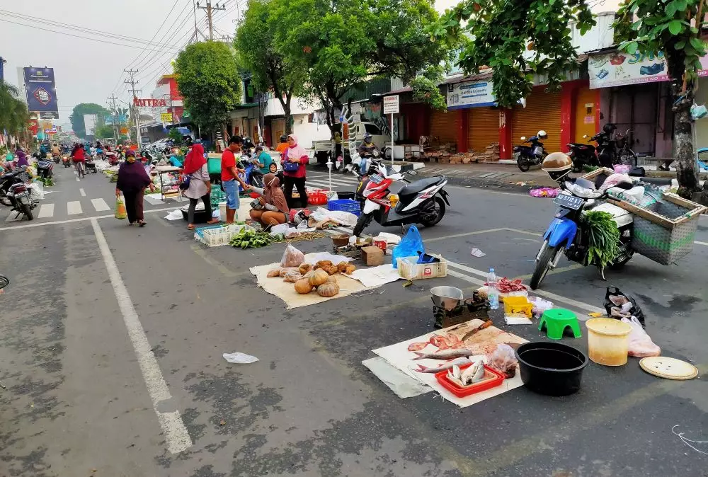 pedagang pasar pagi sukoharjo © 2020 brilio.net