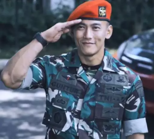Seleb pakai seragam TNI © 2020 brilio.net