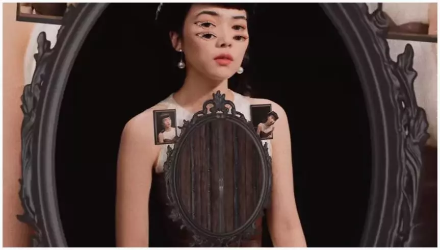 Potret Isyana bertema vintage © YouTube Potret Isyana bertema vintage © YouTube