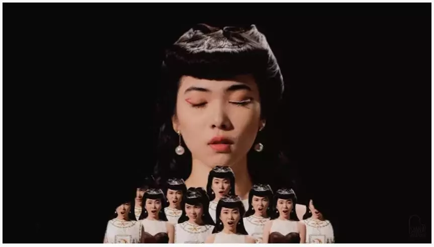 Potret Isyana bertema vintage © YouTube Potret Isyana bertema vintage © YouTube