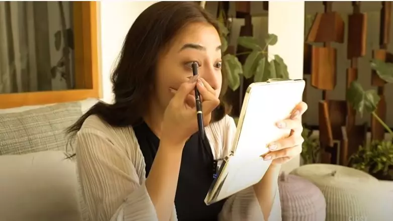 Tutorial makeup ala Nikita Willy  © YouTube