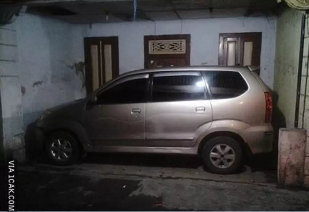 lokasi mobil parkir nyeleneh © Berbagai sumber