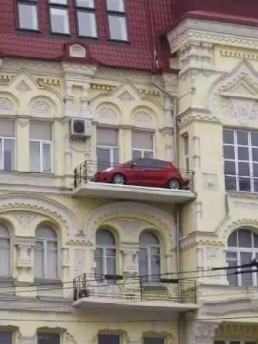 lokasi mobil parkir nyeleneh © Berbagai sumber