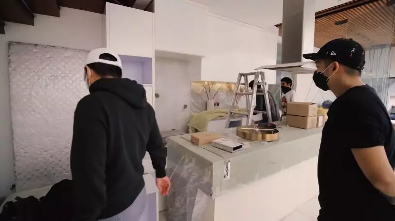 10 renovasi rumah radit © YouTube