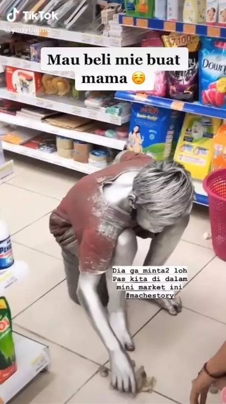 manusia silver beli mi untuk ibu © TikTok  manusia silver beli mi untuk ibu © TikTok