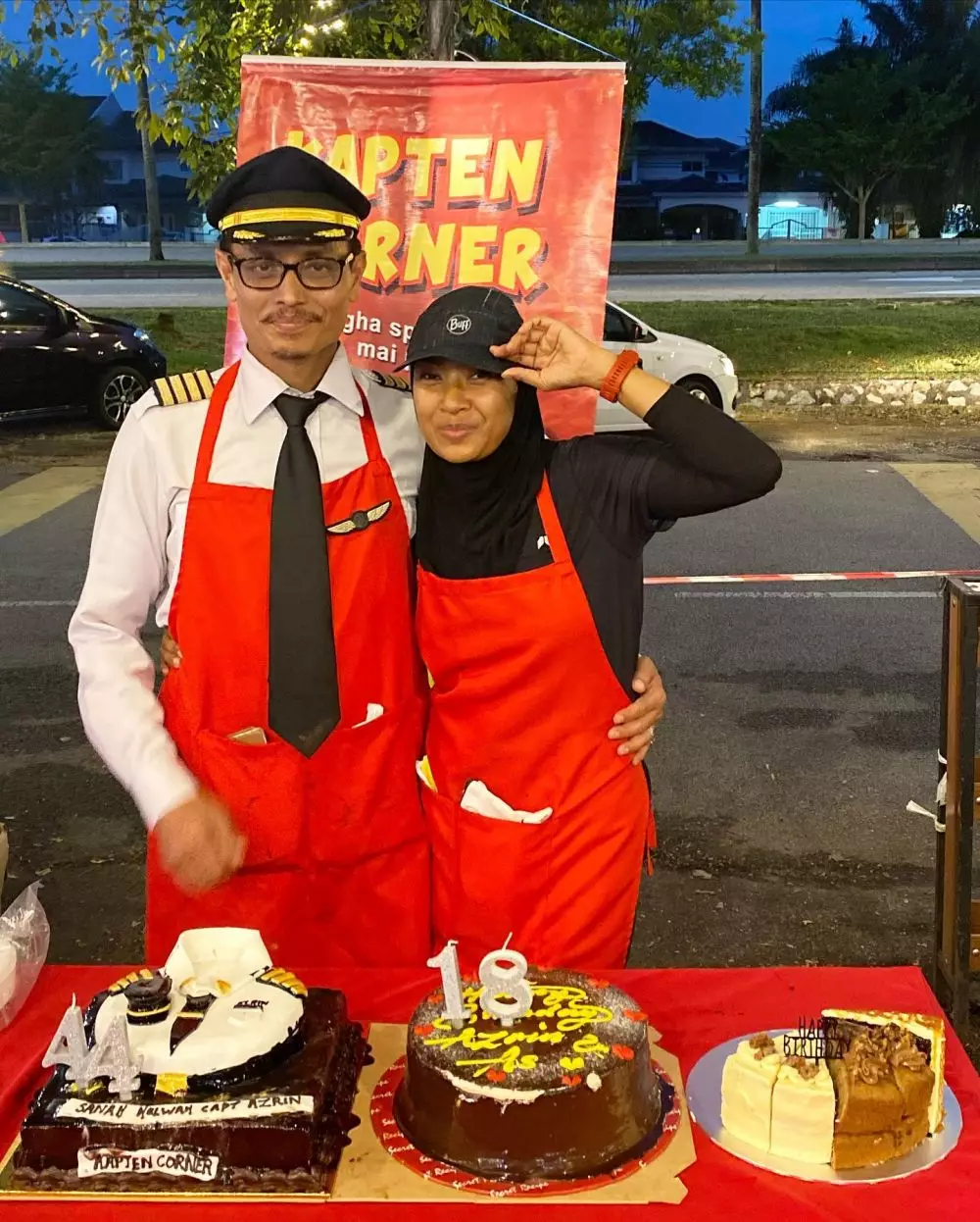 pilot jualan pakai seragam  © Facebook