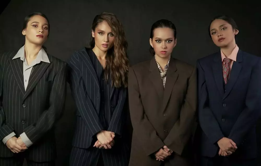 Gaya pemotretan Cinta Laura squad © Instagram Gaya pemotretan Cinta Laura squad © Instagram