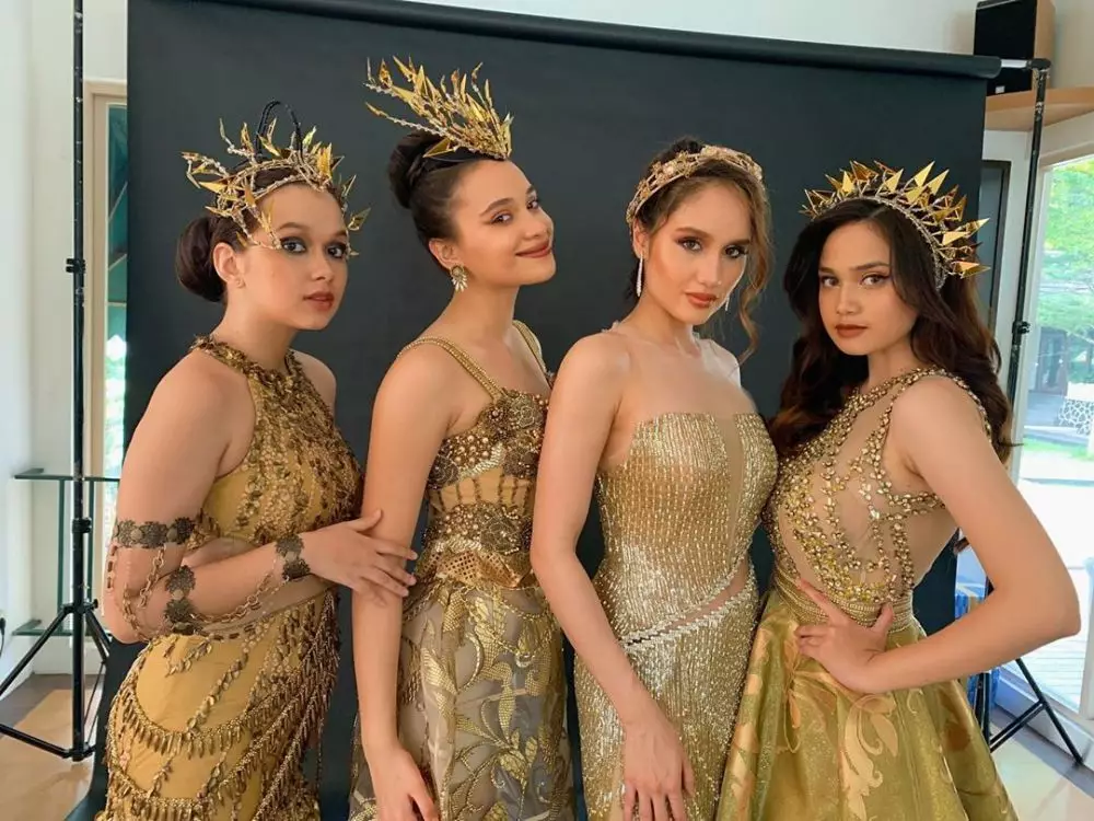 Gaya pemotretan Cinta Laura squad © Instagram Gaya pemotretan Cinta Laura squad © Instagram