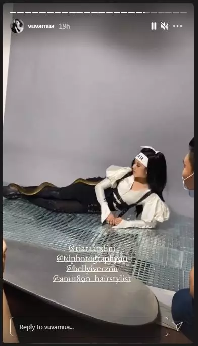 pemotretan Tiara Andini dengan binatang ©Instagram pemotretan Tiara Andini dengan binatang ©Instagram