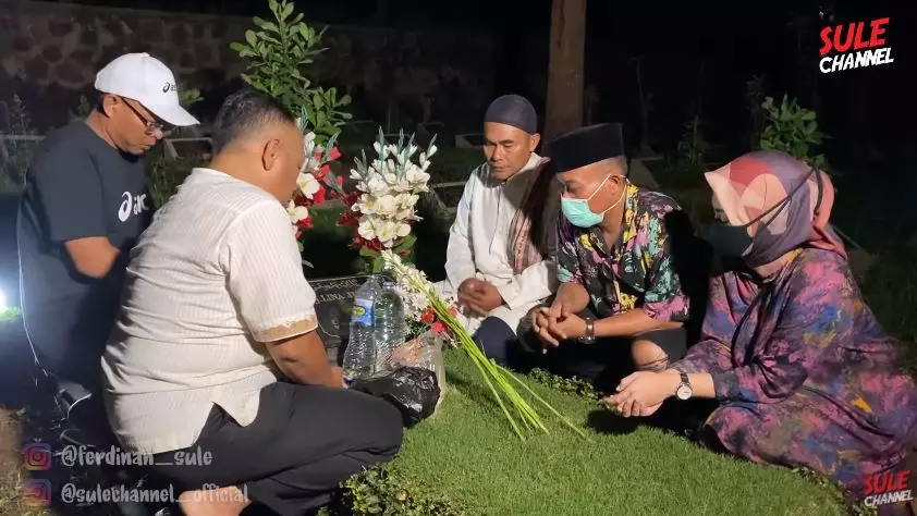 momen sule ajak nathalie ziarah © YouTube momen sule ajak nathalie ziarah © YouTube