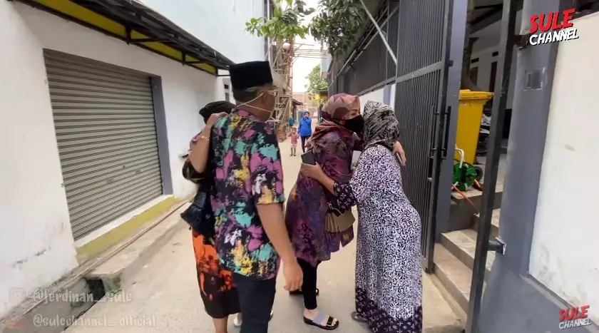 momen sule ajak nathalie ziarah © YouTube momen sule ajak nathalie ziarah © YouTube