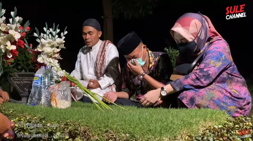 momen sule ajak nathalie ziarah © YouTube momen sule ajak nathalie ziarah © YouTube