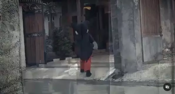 polisi jadi badut demi anak Berbagai sumber