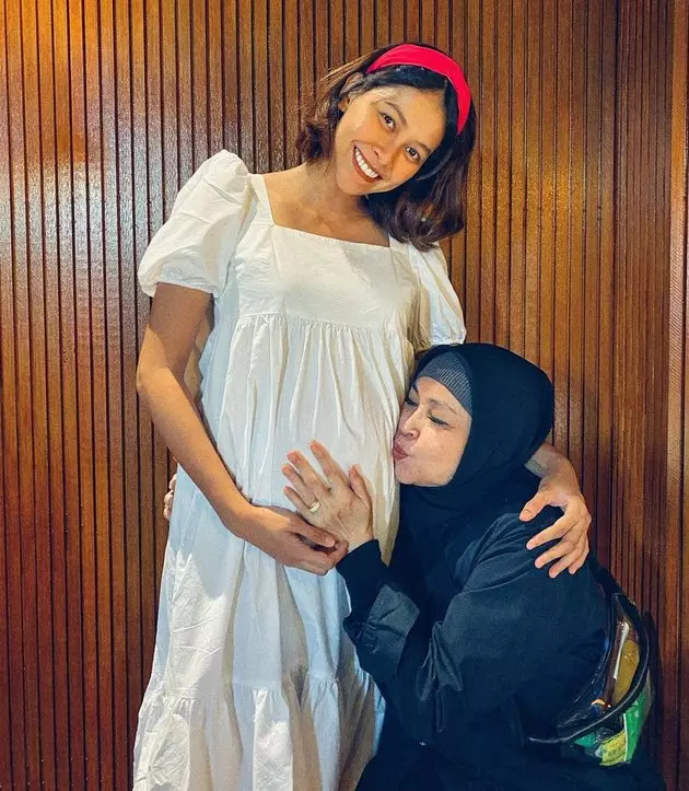 potret baby bump bunga jelitha © Instagram