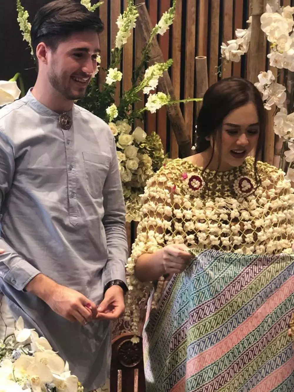 Seleb pakai baju koko © 2020 brilio.net Seleb pakai baju koko © 2020 brilio.net