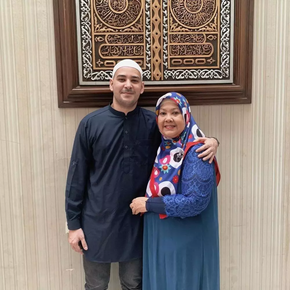 Seleb pakai baju koko © 2020 brilio.net Seleb pakai baju koko © 2020 brilio.net