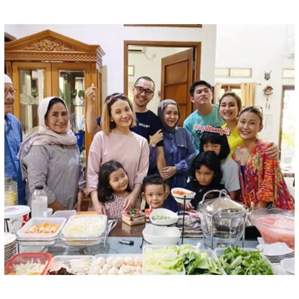 Ayu Ting Ting dan anak sambung © 2020 brilio.net
