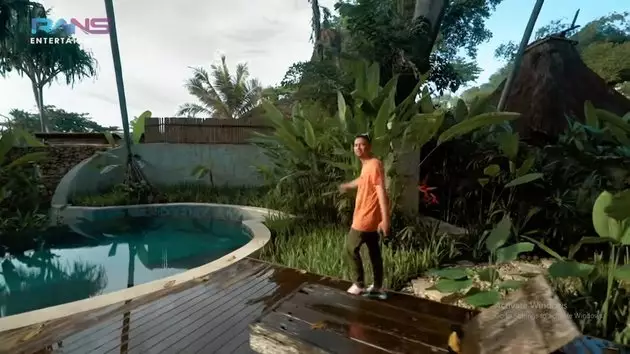 Potret rumah pohon Luna Maya di Sumba © 2020 brilio.net YouTube Potret rumah pohon Luna Maya di Sumba © 2020 brilio.net YouTube