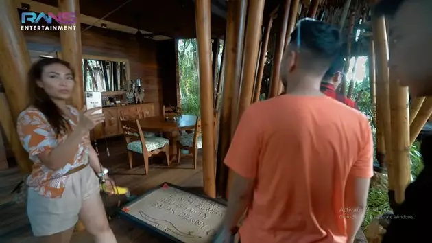 Potret rumah pohon Luna Maya di Sumba © 2020 brilio.net YouTube Potret rumah pohon Luna Maya di Sumba © 2020 brilio.net YouTube