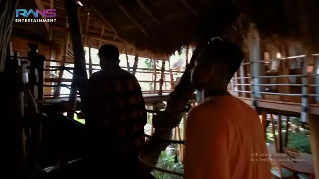 Potret rumah pohon Luna Maya di Sumba © 2020 brilio.net YouTube Potret rumah pohon Luna Maya di Sumba © 2020 brilio.net YouTube