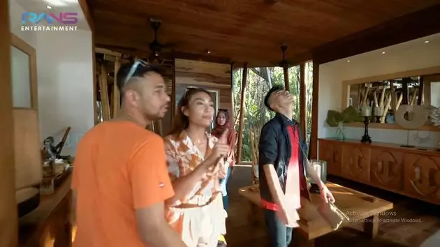 Potret rumah pohon Luna Maya di Sumba © 2020 brilio.net YouTube Potret rumah pohon Luna Maya di Sumba © 2020 brilio.net YouTube