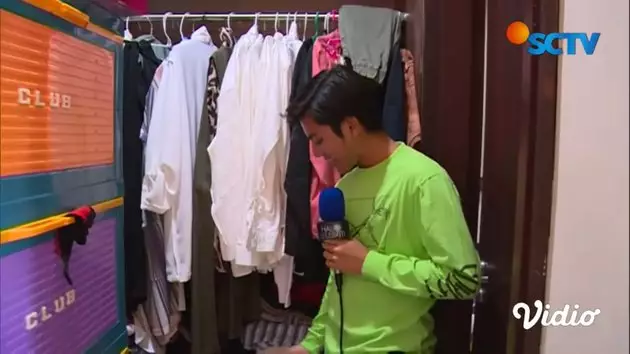 Kamar Rey Bong di lokasi syuting © 2020 brilio.net YouTube Kamar Rey Bong di lokasi syuting © 2020 brilio.net YouTube