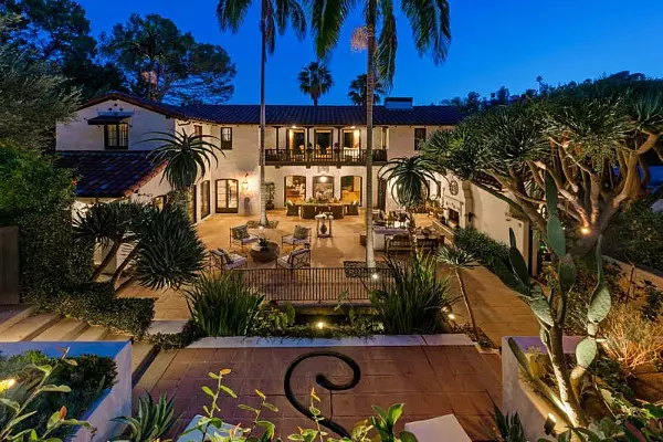 rumah Robert Pattinson © 2020 brilio.net