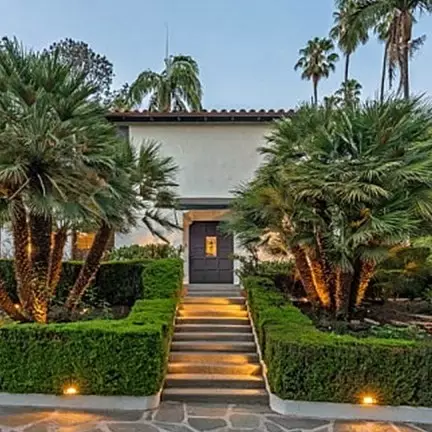 10 Potret rumah Robert Pattinson yang seharga Rp 95 miliar © 2019 brilio.net