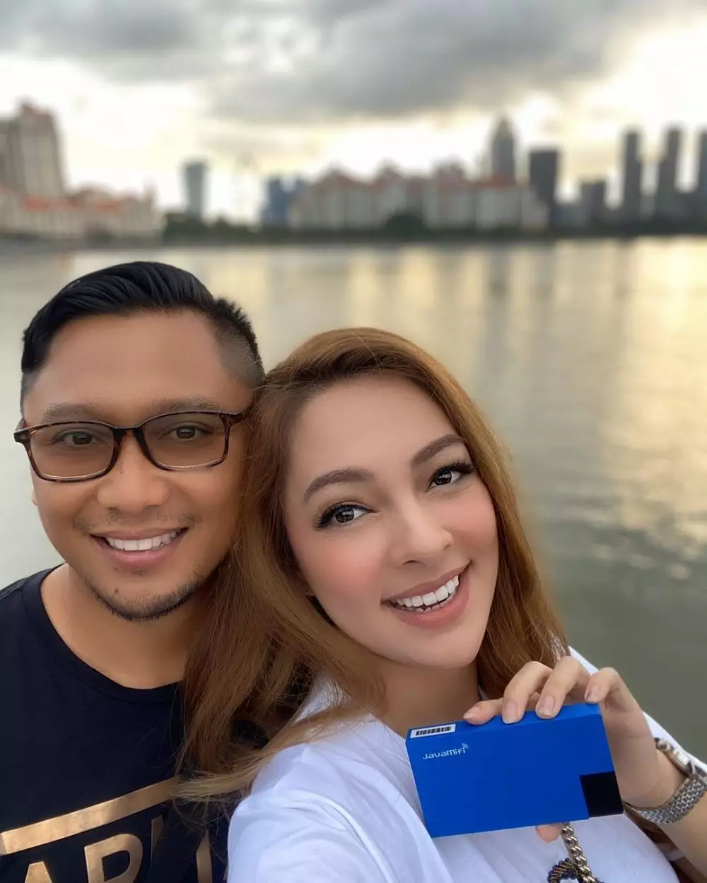 momen kemesraan Reisa Broto Asmoro dan suami © 2020 brilio.net