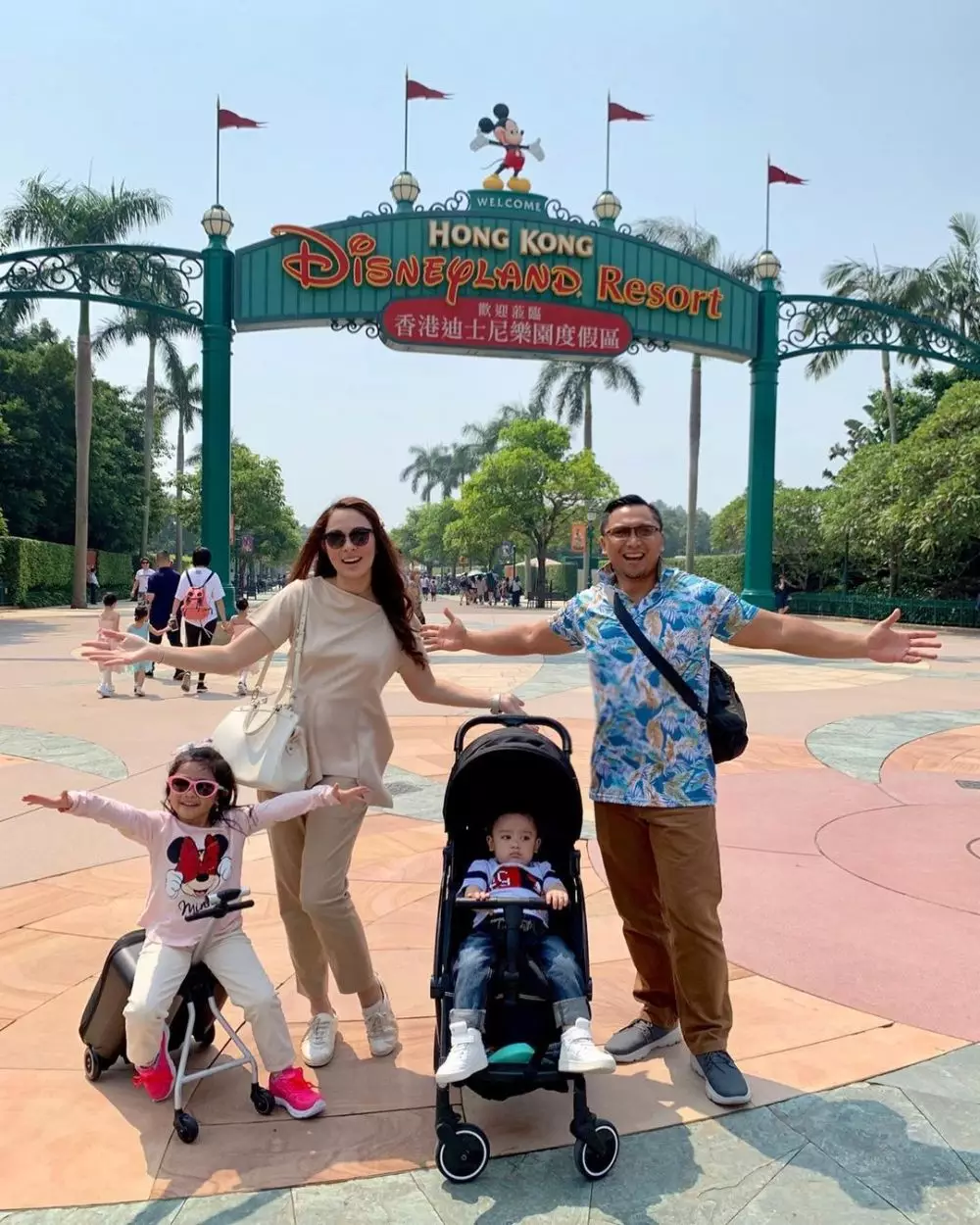 momen kemesraan Reisa Broto Asmoro dan suami © 2020 brilio.net