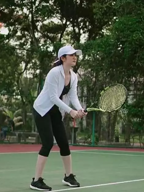seleb gemar bermain tenis berbagai sumber