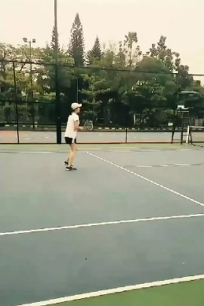 seleb gemar bermain tenis berbagai sumber
