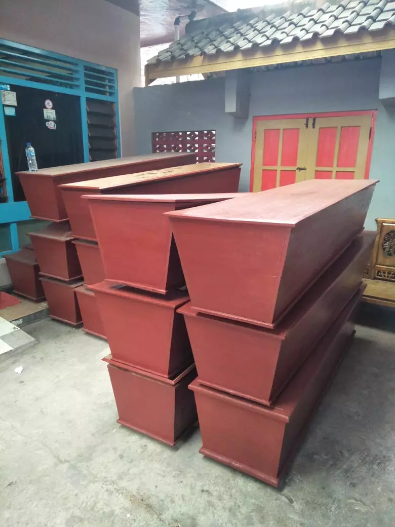 pengrajin peti mati alami peningkatan © istimewa pengrajin peti mati alami peningkatan © istimewa