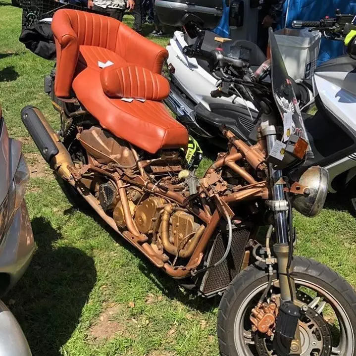 jok motor absurd © Berbagai sumber