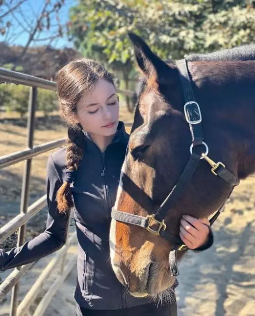 Mackenzie 20 tahun © Instagram