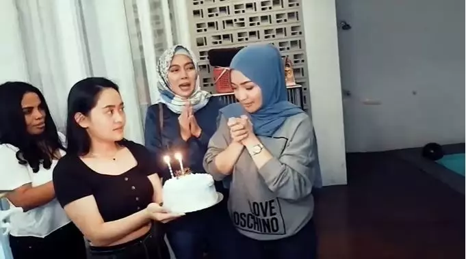 ultah Imel Putri Cahyati ke-32 © Instagram