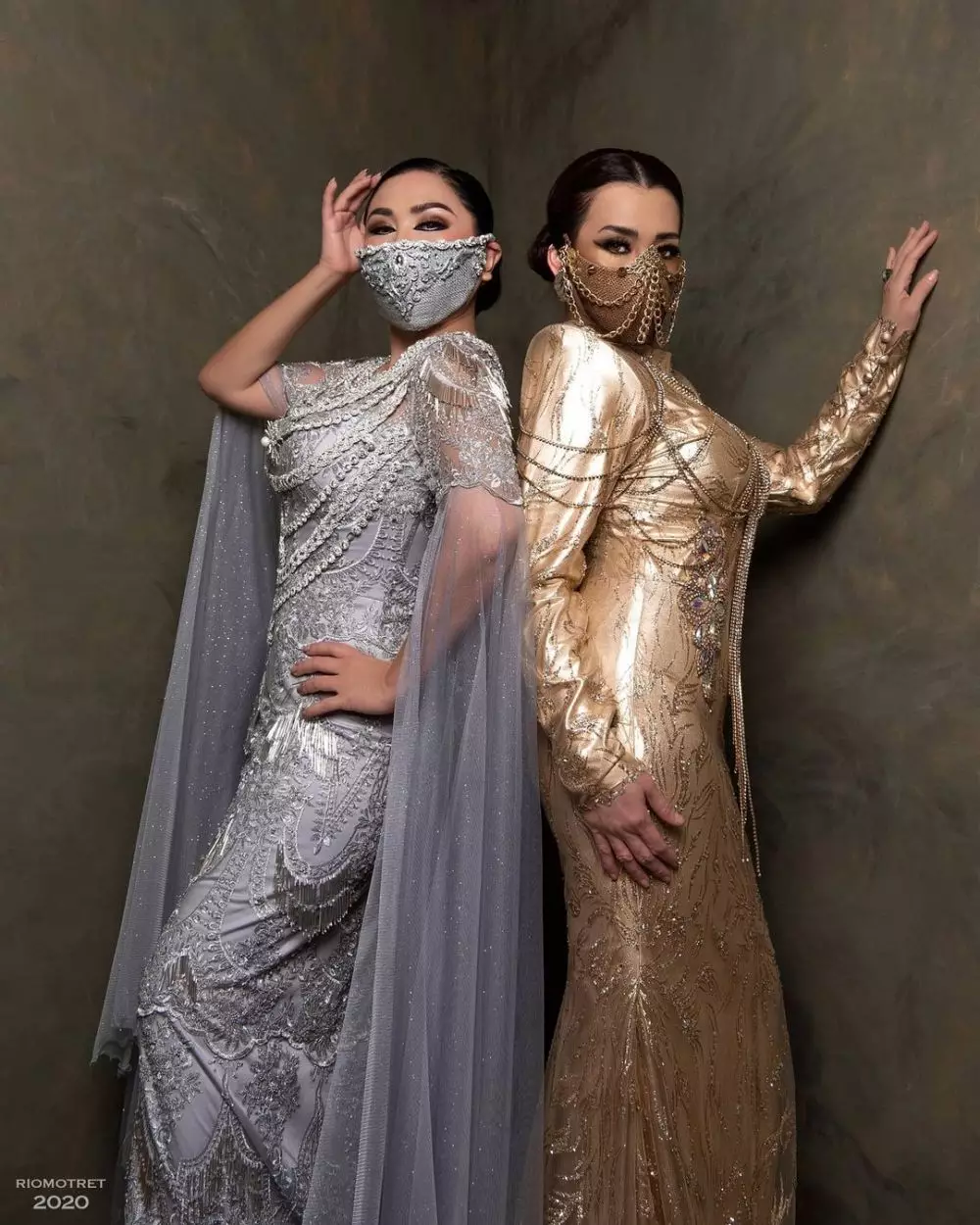 Pemotretan seleb dengan masker mewah © 2020 brilio.net Pemotretan seleb dengan masker mewah © 2020 brilio.net