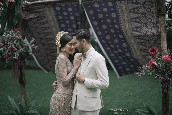 Pesinetron prewed pakai baju adat © Instagram