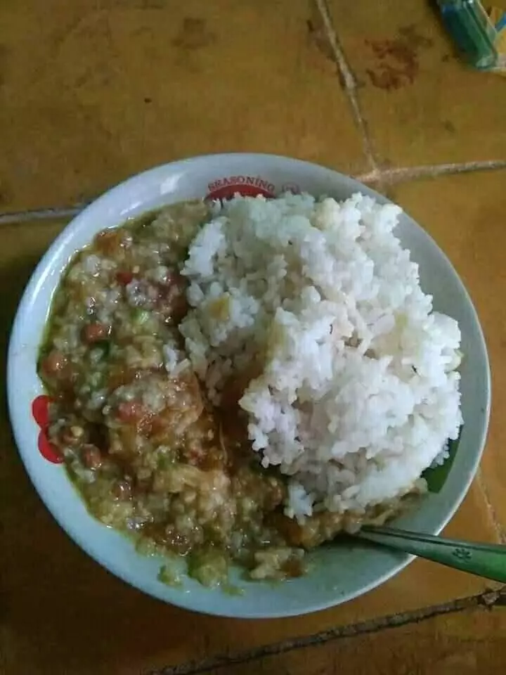 paduan makanan yang absurd Berbagai sumber