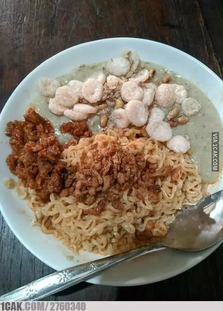 paduan makanan yang absurd Berbagai sumber