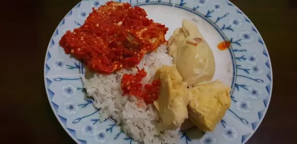 paduan makanan yang absurd Berbagai sumber