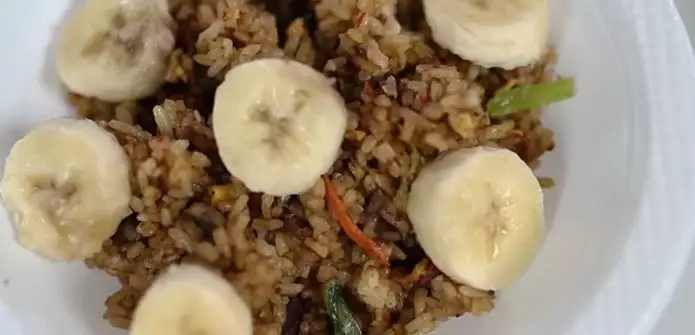 paduan makanan yang absurd Berbagai sumber