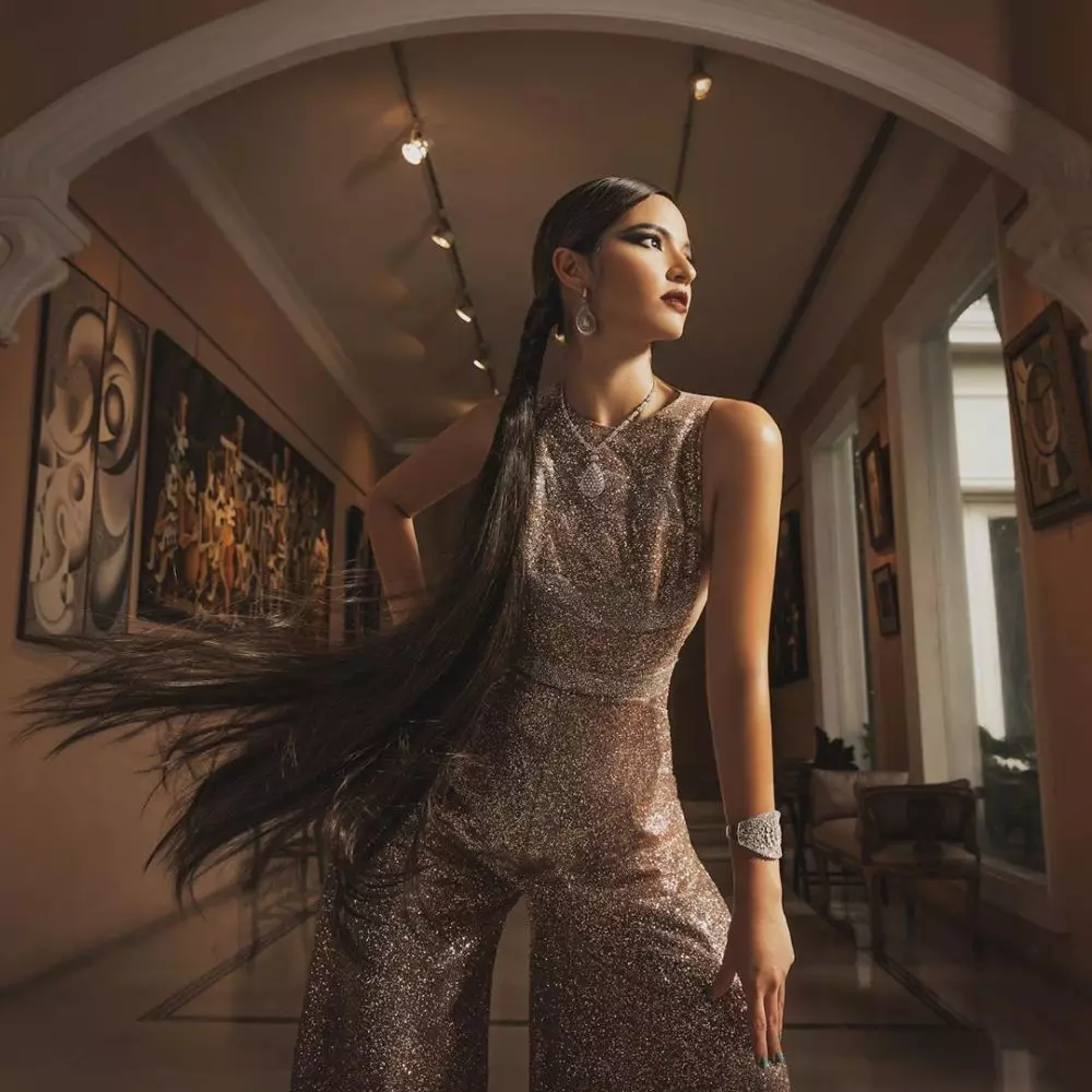 Gaya pemotretan seleb dengan rambut panjang © 2020 brilio.net