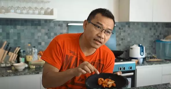 Momen kejutan Anang untuk Ashanty ©YouTube Momen kejutan Anang untuk Ashanty ©YouTube